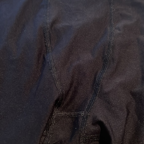 Youth Under Armour  compression tights. 3/4 length.  Youth Large. - Picture 11 of 13